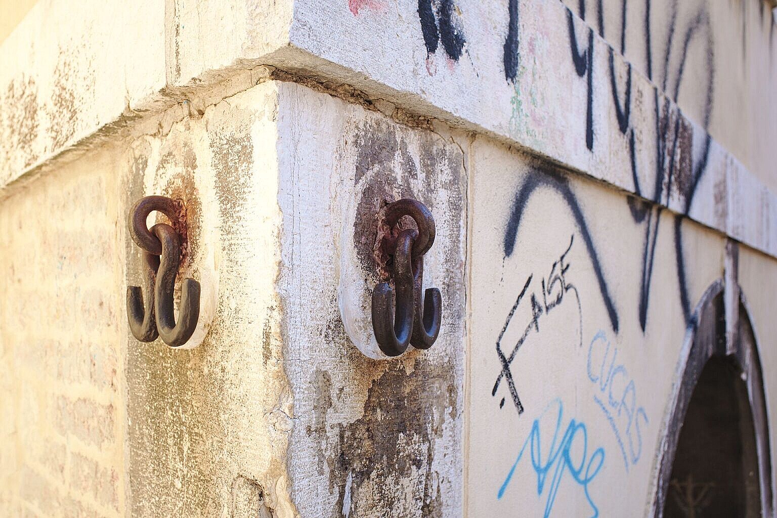 The mysterious hooks of fortune at San Canciano