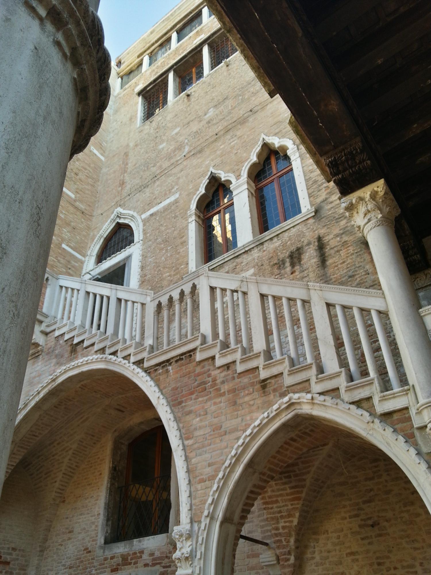 The Gothic stairway of the Palazzo Morosini and the piano nobile