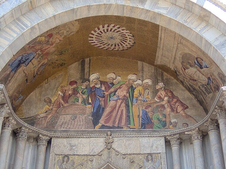 Mosaics 1 - The relics of St Mark hidden under provisions of pork