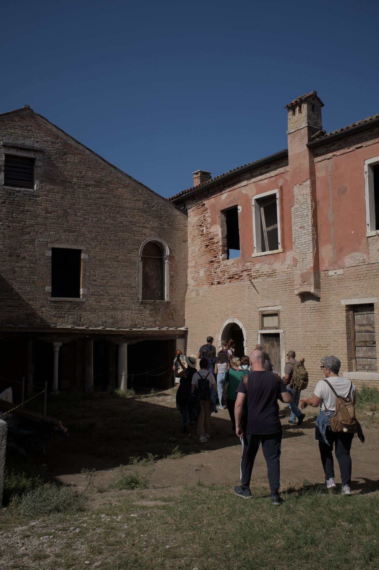Visitors in the courtyard of the house the prior of the Lazzaretto Vecchio