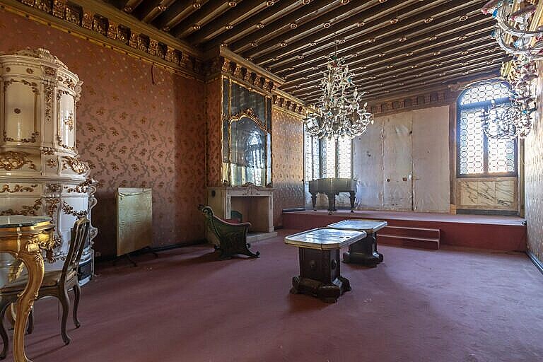 Living room - Ca' Dario for sale - photos of the interior