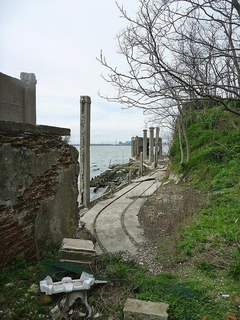 Remains of tracks on Sant'Angelo della Polvere
