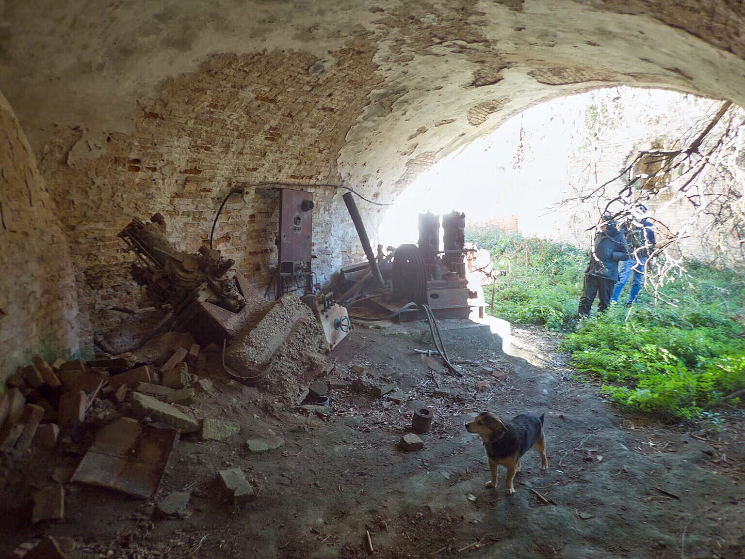 Old machinery in the casemate of Sant'Andrea