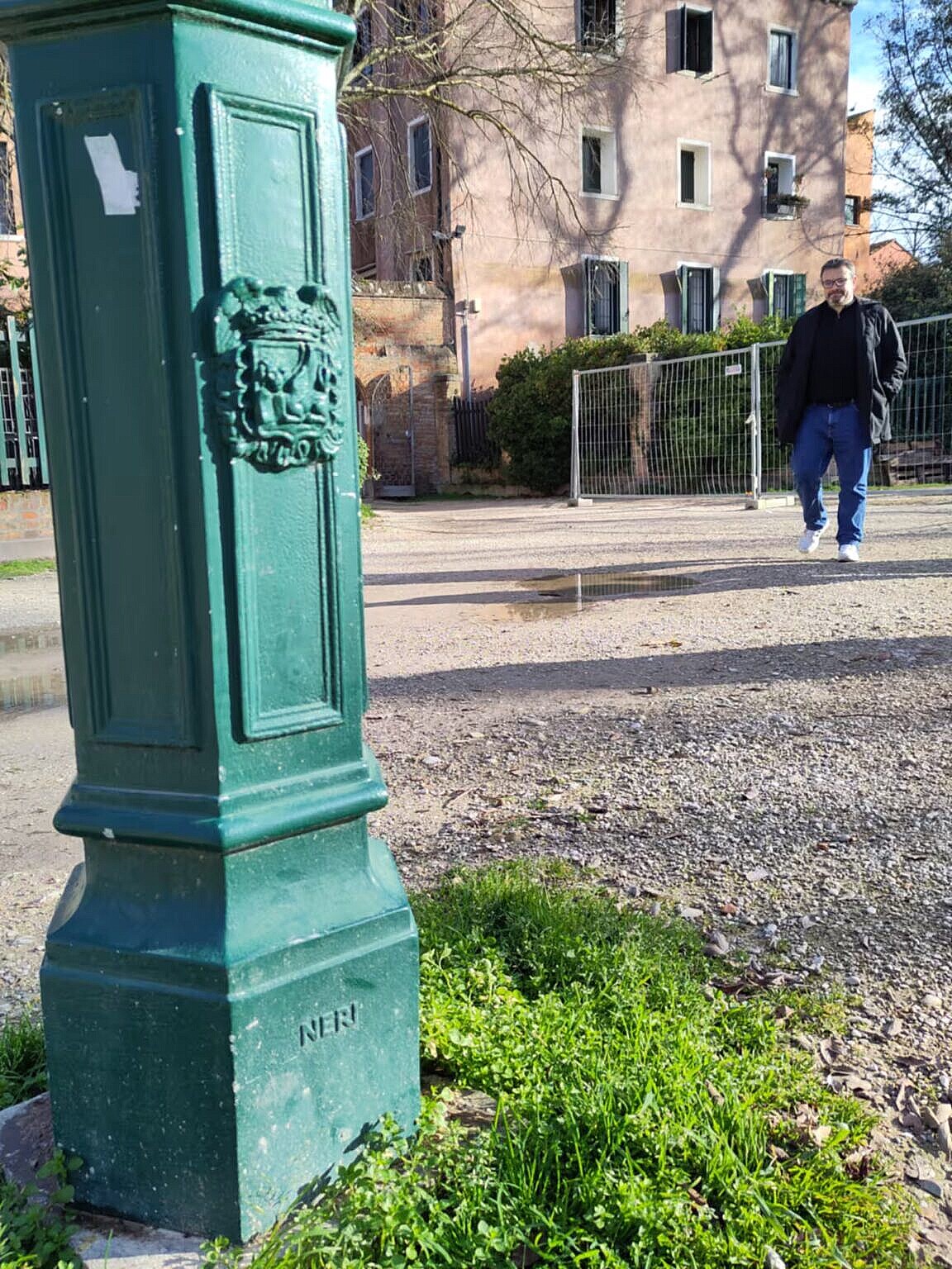 Another beheaded eagle on one of the lampposts